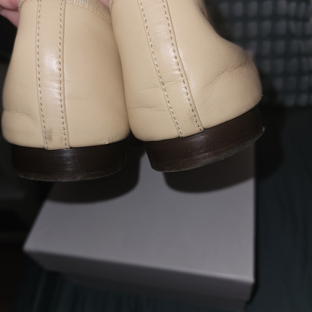 CHANEL Beige and Black Leather Flats - Picture 3 of 7